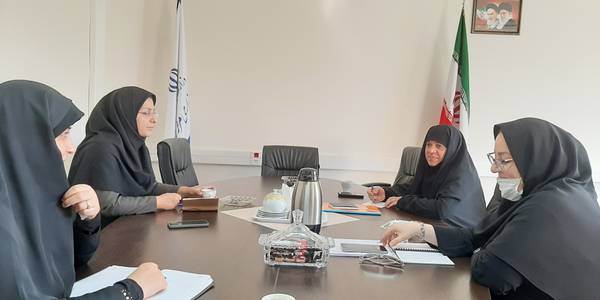 جلسه هم اندیشی  با موضوع  تهیه بانک  اطلاعاتی زنان کار آفرین و فعال اقتصادی استان در حوزه  های  صنعت ، خدمات ، کشاورزی پوشاک و  همچنین  برگزاری کارگاه های  آموزشی ویژه مشاغل همگن و بررسی طرح  پیشنهادی  در حوزه کسب  و کار پایدار زنان  به ریاست سرکار خانم مفتح زاده مدیر کل  محترم  امور زنان و خانواده و با حضور  سرکار خانم دکتر غنی پور  عضو هیات علمی  دانشگاه و فعال در زمینه  اشتغال زنان در محل  دفتر  امور بانوان  و خانواده  برگزار  گردید  .1401-06-20