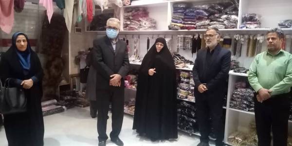 با حضور سرکار خانم مفتح زاده مدیرکل محترم اموربانوان و خانواده استانداری ، جناب آقای مبین معاون محترم سیاسی و اجتماعی فرمانداری شازند ، سرکار خانم آقا محمدی معاون محترم امور بانوان و خانواده استانداری،جناب آقای اسدی مسئول محترم بنیاد برکت شهرستان شازند و هیات همراه از کارگاه  تولید انواع گل سر بازدید به عمل آمد  .1401-06-21