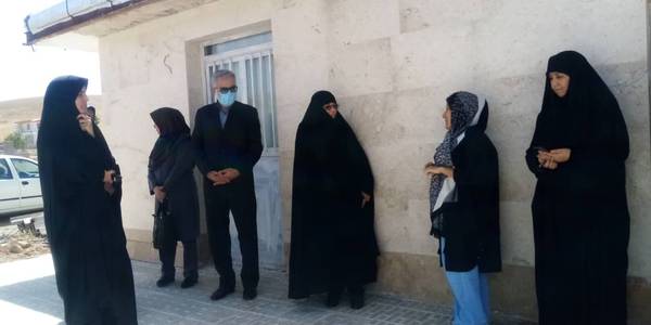 با حضور سرکار خانم مفتح زاده مدیر کل محترم امور بانوان و خانواده استانداری ، جناب آقای مبین معاون محترم سیاسی و اجتماعی فرمانداری شازند ، سرکار خانم آقا محمدی معاون محترم امور بانوان و خانواده استانداری ، جناب  آقای اسدی مسئول محترم بنیاد برکت شهرستان شازند و هیات همراه از مزرعه  کشت گل محمدی بازدید به عمل  آمد .1401-06-21