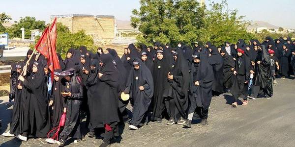 حضور فرماندار در بین شرکت کنندگان در کاروان پیاده روی "جاماندگان اربعین "در شهرستان خنداب