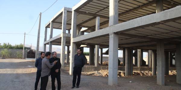 مهدی الیاسی معاون استاندار و فرماندار ویژه شهرستان ساوه از روند احداث طرح ۱۰۴ واحدی مسکن شهر غرق آباد بازدید کرد و از نزدیک در جریان موانع و مشکلات آن قرار گرفت.