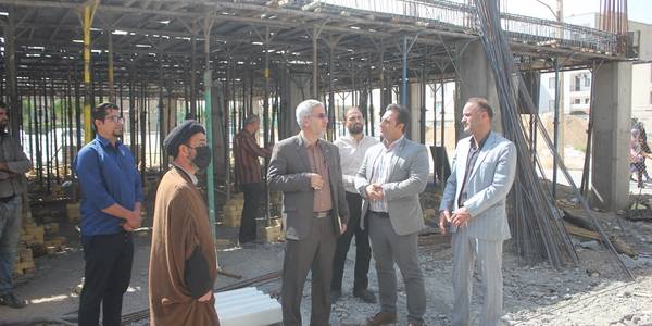 فرماندار و امام جمعه خمین از پروژه احداث مسکن مهر محرومین شهرستان بازدید کردند