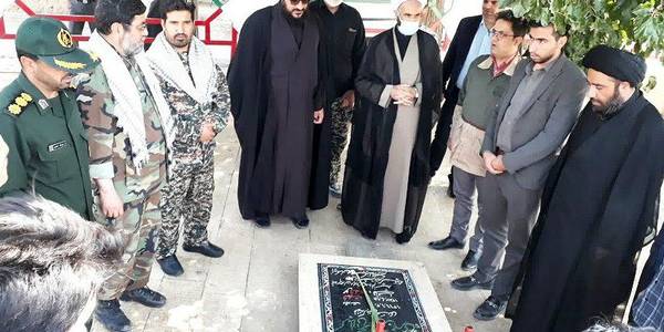 عطر افشانی و غبار روبی گلزار مطهر شهداء بمناسبت آغاز هفته دفاع مقدس در شهرستان خنداب