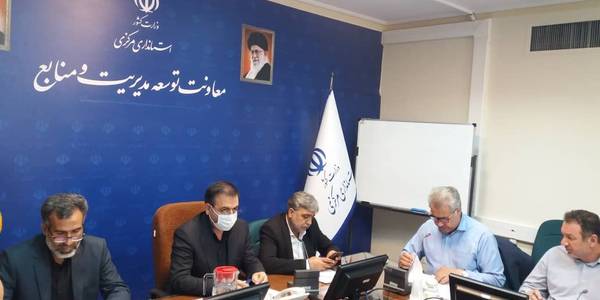 جلسه کارگروه تنظیم بازار استان 
جلسه کارگروه تنظیم بازار استان به ریاست میرزاخانی معاون هماهنگی اموراقتصادی و توسعه منطقه ای استانداری و با حضور سرپرست دفتر هماهنگی امور اقتصادی و مدیران مربوطه برگزار گردید:
در این جلسه،  در مورد اقدامات انجام شده در راستای تنظیم بازار کالاهای اساسی، بررسی  وضعیت بازار و اقدامات نظارت بر قیمت ها  و همجنین آخرین وضعیت گندم، آرد و نان،  گزارشاتی از سوی دستگاه های مرتبط ارائه وتصمیمات لازم اتخاذ گردید.
شنبه 2 مهر 1401