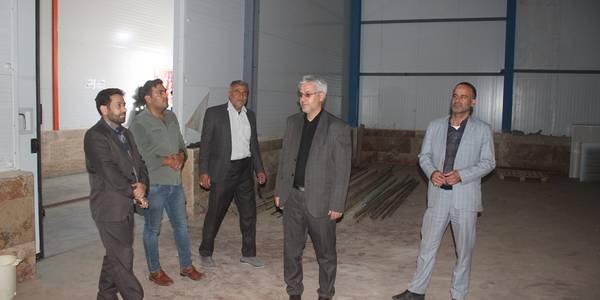 فرماندار از سردخانه میوه و محصولات کشاورزی شهر قورچی باشی بازدید کرد