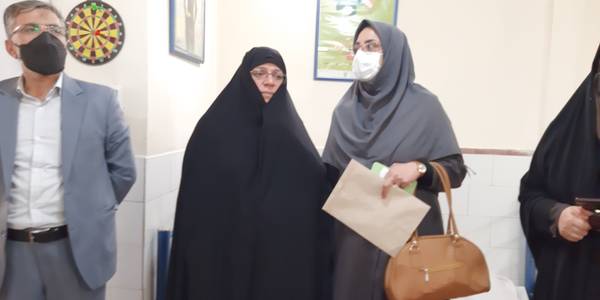 بازدید سرکار خانم مفتح زاده  مدیر کل  بانوان  استانداری  از مرکز سرپناه شبانه   (شلتر )  بانوان مهر و هیات  همراه  و آقای  نصیری معاون سیاسی  فرمانداری  اراک  درروز  دوشنبه  مورخ  1401-07-11