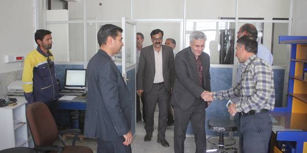 فرماندار با رئيس و كاركنان اداره پست شهرستان خمين ديدار كرد