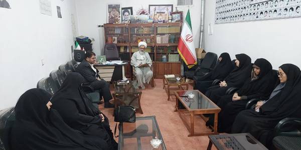 دیدار با امام  جمعه  محترم تفرش  در دفتر امام  جمعه  ، سرکار خانم  مفتح  زاده  مدیر  کل  بانوان استانداری در  دفتر  امام  جمعه  محترم  با حجت الاسلام  اجرایی به  بیان  مشکلات  جمعیتی  و نقش  ائمه  جمعه  و جماعت در فرهنگ  سازی  برای  فرزند آوری و  کاهش  معضلات  جمعیتی  پرداخته شد  .1401-07-06