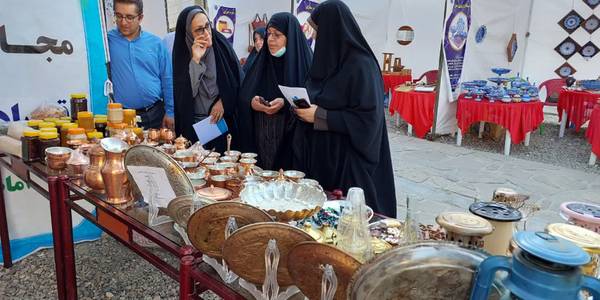 با  حضور  سرکار  خانم  مفتح زاده  مدیر  کل بانوان  استانداری  از  نمایشگاه  جهاد تبیین  که  به  مناسبت  هفته دفاع  مقدس  و با هدف  حمایت از  بانوان  کارآفرین  تحت  حمایت  بهزیستی  .  کمیته امداد  و  همچنین  هنرمندان  شهر تفرش    بازدید  به  عمل  آمد  .1401-07-06