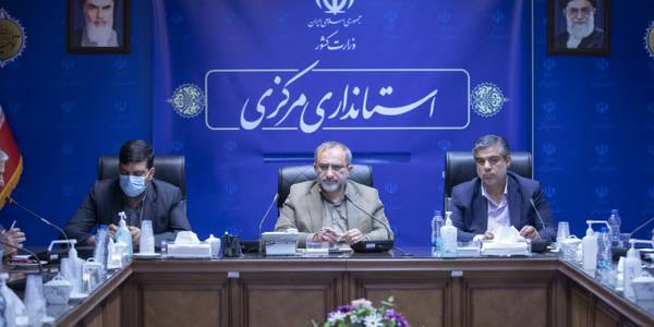 دکتر مخلص الائمه استاندارمرکزی، معاون هماهنگی امور عمرانی استاندار، فرماندار شهرستان اراک دکتر امیر هادی 
 در شورای سیاست گذاری همایش فرصت های سرمایه گذاری شهر اراک