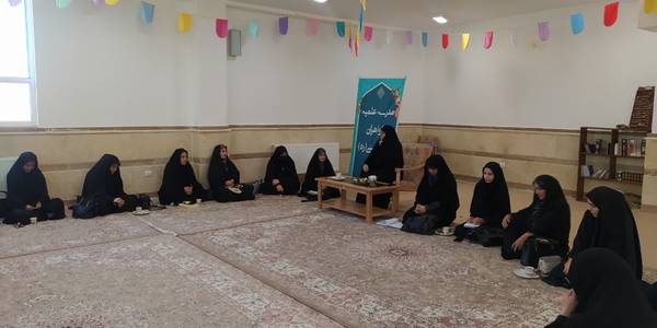 حضور سرکار خانم  مفتح زاده  در حوزه علمیه خواهران  امام  خمینی  (ره )  و  نشست  با  طلاب و اساتید  شهر  آشتیان  که طی این دیدار به ارائه گزارش  اقدامات    و بیان مشکلات  دیدگاهها توسط  طلاب  پرداخته شد .1401-07-18