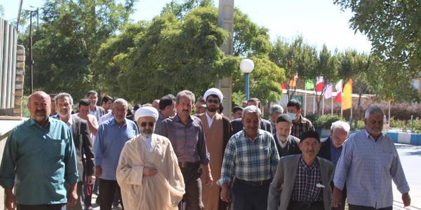 *حرکت دسته جمعی مردم و مسئولان شهرستان از دفتر امام جمعه تا ستاد انتظامی شهرستان برگزار گردید*