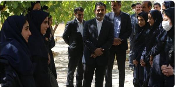 بررسی میدانی فرماندار شهرستان شازند از کانون پرورش فکری کودکان و نوجوانان و مدرسه شبانه روزی دخترانه شهر هندودر