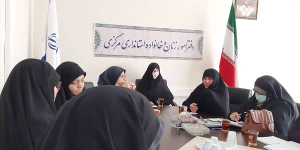 به ریاست  سرکار خانم  مفتح زاده  مدیر کل امور زنان و خانواده  استانداری  مرکزی  جلسه  هسته مرکزی  هیات اندیشه  ورز  بانوان  با حضور سرگروه های کارگروه  های  هفت گانه  هیات اندیشه  ورز در محل  دفتر امور  بانوان  استانداری  برگزار  گردید . ١٤٠١-٠٧-٢٨