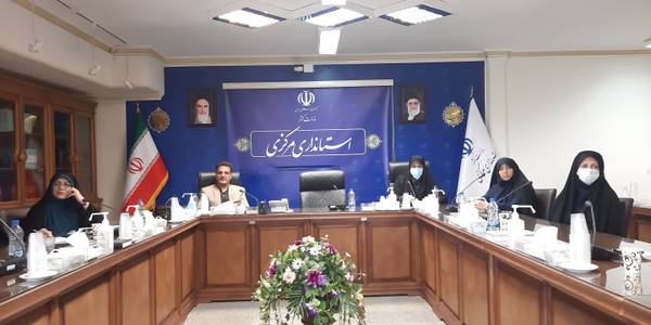 جلسه  مشاورین امور بانوان دستگاه های  اجرایی  به ریاست معاون دفتر امور بانوان استانداری  مرکزی  سرکار خانم  آقا  محمدی  و  با حضور آقایان  یاری و  اعلایی از هادیان  سیاسی سپاه روح الله  استان در محل  سالن  جلسات امیر کبیر استانداری  برگزار  گردید  که  طی آن آقایان  یاری  و اعلایی به تحلیل  وقایع  اخیر پرداختند .١٤٠١-٠٧-٢٨