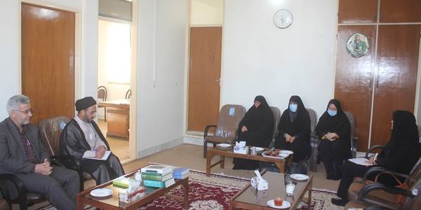 نشست فرماندار و مدیر کل امور بانوان و خانواده استانداری با امام جمعه خمین برگزار شد