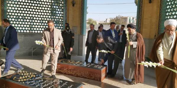 تجدید میثاق سرپرست جدید فرمانداری شهرستان آشتیان با شهدای گرانقدر