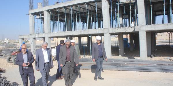 فرماندار و نماینده مردم خمین در مجلس از پروژه احداث طرح اقدام ملی مسکن در شهر خمین بازدید کردند