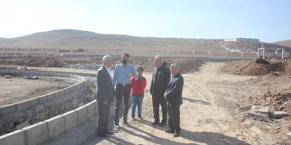 فرماندار و نماینده مردم خمین در مجلس از پروژه احداث بیمارستان 144 تختخوابی خمین بازدید کردند