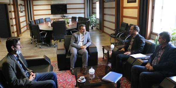 دیدار و نشست فرماندار شهرستان شازند با دبیر کمیسیون قاچاق کالا و ارز استان مرکزی