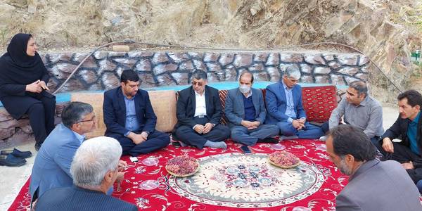 حضور دکتر کریمی نماینده مجلس ودکتر هادی در روستای هزاوه