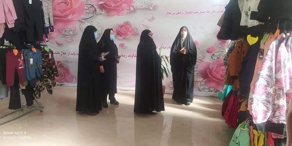 بازدید از  کارگاه خیاطی  (پوشاک حسنا )  توسط  خانم  مفتح زاده مدیر کل بانوان استانداری  مرکزی  در روستای ریحان  شهرستان  خمین با مدیریت  خانم سرلک  ضمن ارائه  گزارش از روند  فعالیت و مشکلات  موجود انجام  شد . ٠١-٠٨-١٤٠١