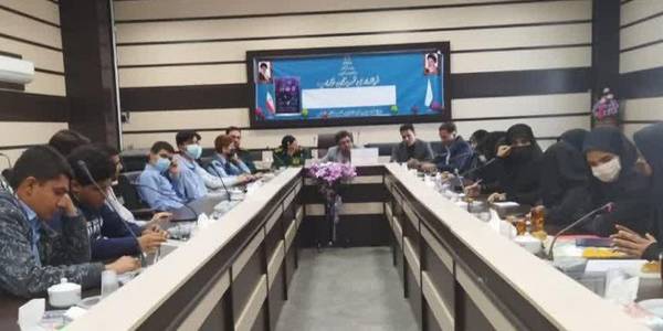 دیدار سرهنگ قهاری فرمانده ناحیه مقاومت بسیج شهرستان خنداب به همراه جمعی ازدانش آموزان بسیجی با فرماندار