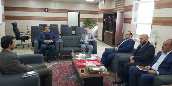 نشست صمیمی اعضای شورای اسلامی شهر و شهردار آشتیان با علی وروانی فراهانی سرپرست فرمانداری