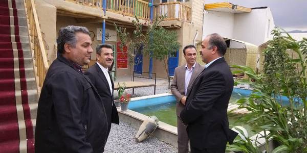 بازدید میدانی فرماندار شهرستان شازند از سرای سنتی و گردشگری روستای کزاز