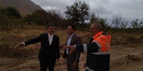 بازدید میدانی فرماندار شهرستان شازند از پروژه در حال احداث پل خروجی شهر شازند به سمت شهر آستانه