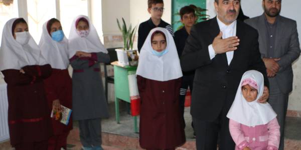 بازدید میدانی فرماندار شهرستان شازند از مدارس روستاهای کرک و حصارمحمدیه