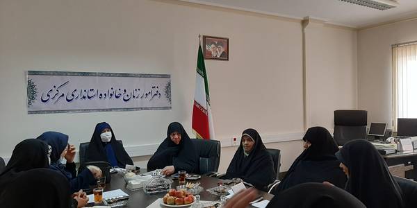 به ریاست  سرکارخانم مفتح زاده مدیر کل بانوان  استانداری مرکزی  جلسه  
 هسته مرکزی هیات اندیشه ورز با حضور مسئولین  کارگروه های  هفت گانه درمحل دفتر بانوان  تشکیل  گردید  و طی آن مسئولین کارگروه های  زیست عفیفانه  و  حقوق  و  مسئولیت ها به جلسه به ارائه  گزارش عملکرد   کارگروه ها هیات پرداختند و در ادامه مهمترین مصوبات کارگروه ها مورد بررسی  قرار  گرفت  . ١٤٠١-٠٨-١٢