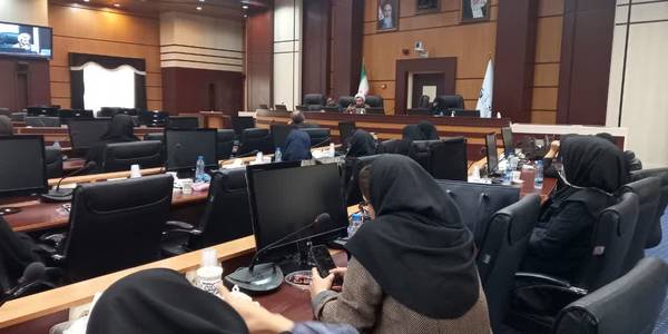 جلسه اول  دوره آموزشی جمعیت به ریاست سرکار خانم مفتح زاده مدیر کل بانوان استانداری و حجت الاسلام شفیعی از اساتید حوزه  و دانشگاه  و  پژوهشگر حوزه جمعیت با حضور مشاورین بانوان فرمانداری ها و دستگاهها  و نمایندگان انها در سالن غدیر استانداری  برگزار گردید .  ١٤٠١-٠٨-٠٣