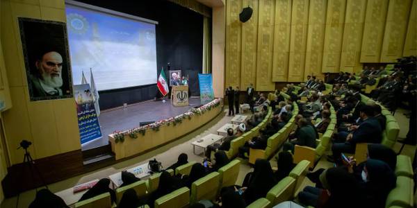 انقلاب اسلامی مقتدرتر از هر همیشه به مسیر خود ادامه می‌دهد