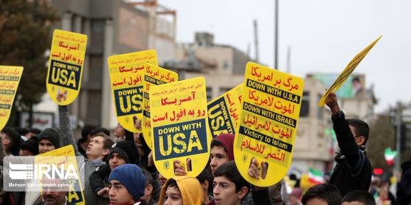 نماینده ولی فقیه و استاندار مرکزی مردم را به حضور پرشور در راهپیمایی ۱۳ آبان دعوت کردند