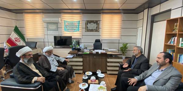 دیدار امام جمعه شهر نراق به همراه رئیس حوزه علمیه شهر نراق با سرپرست فرمانداری شهرستان