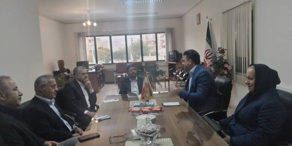 دیدار اعضای مؤسسه انجمن خیریه حمایت از بیماران دیابتی استان مرکزی با مدیر کل امور اجتماعی و فرهنگی استانداری