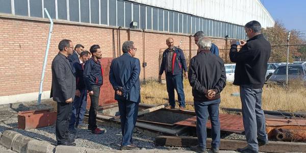 بازدید دبیر کمیسیون مبارزه با قاچاق کالا و ارز استان از از انبارهای سوخت کارخانه های استان