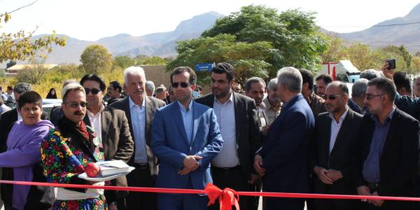 افتتاح و بازدید از غرفه های فروش محصولات و فرآورده های انار در جشنواره انار خورهه