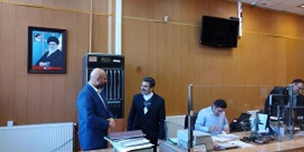 بازدید سرزده فرماندار شهرستان شازند از تعدادی ادارات، دستگاه های اجرایی و بانک ها .