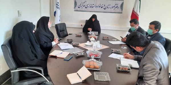 به ریاست سرکار خانم مفتح زاده مدیر کل بانوان استانداری  جلسه  تشکیل خانه خلاق  با حضور آقای  داستان رئیس  پارک علم و فناوری و معاون اداری مالی و مدیر کل دفتر هماهنگی امور سرمایه گذاری و اشتغال  در محل دفتر بانوان  برگزار گردید  . ١٤٠١-٠٨-٢٨