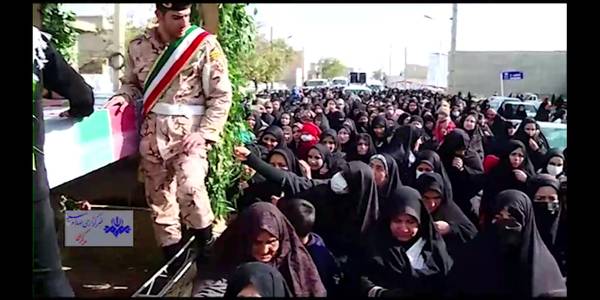 شرکت در مراسم تشییع پیکر شهیدان سلیمانی و اسدی در میلاجرد شهرستان کمیجان