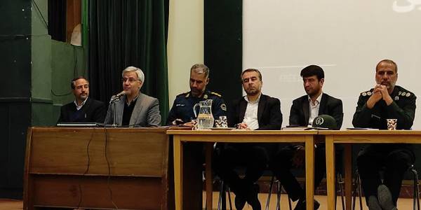 نشست مدیران مدارس با فرماندار و اعضای شورای تامین شهرستان خمین برگزار شد