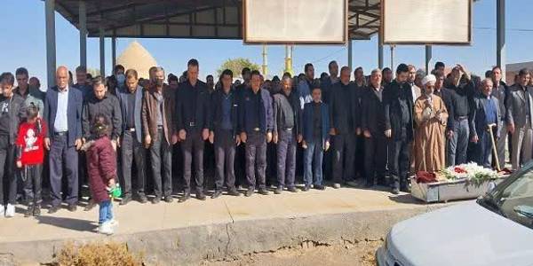 💢اداء احترام به مقام شامخ شهدا و تکریم و احترام به جایگاه والدین شهدا