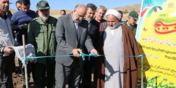 افتتاح و بهره برداری از تعدادی پروژه های عمرانی روستایی و خانه های محرومین با حضور فرماندار شهرستان شازند و فرمانده سپاه روح اله استان مرکزی