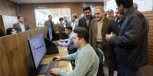 بازدید استاندار مرکزی، نماینده مردم ساوه و زرندیه در مجلس شورای اسلامی، معاون هماهنگی امور اقتصادی و توسعه منطقه ای استاندار، فرماندار ساوه و جمعی از مدیران از شرکت دانش‌بنیان افشار در شهرصنعتی کاوه

پنج‌شنبه ۳ آذر ۱۴۰۱