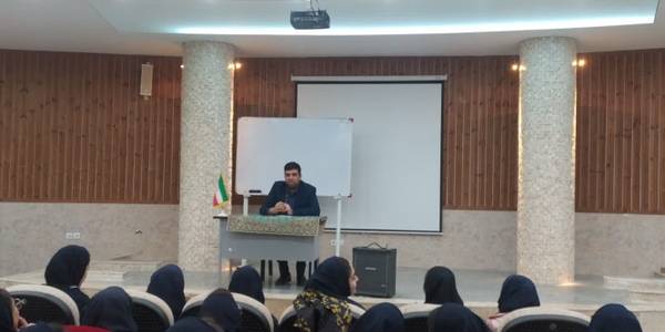 حضور فرماندار اراک در هنرستان فاطمیه