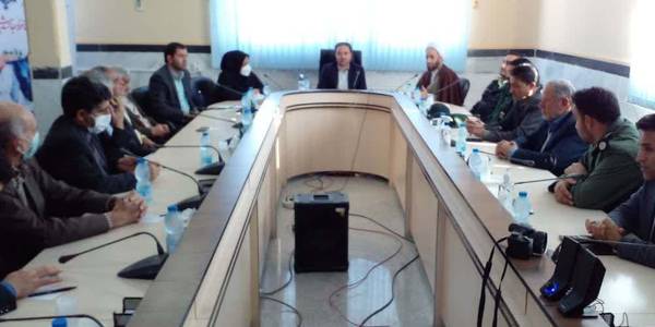 تجلیل از پرستاران و خانواده شهدای مدافع سلامت در شبکه بهداشت شهرستان خنداب با حضور فرماندار