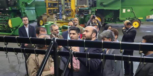 بازدید معاون رئیس جمهور و رئیس سازمان ملی استاندارد ایران، استاندار مرکزی، معاون هماهنگی امور اقتصادی استاندار . سرپرست دفتر هماهنگی امور اقتصادی و جمعی از مسوولین از شرکت کمباین سازی

یکشنبه ۱۳ آذر ۱۴۰۱