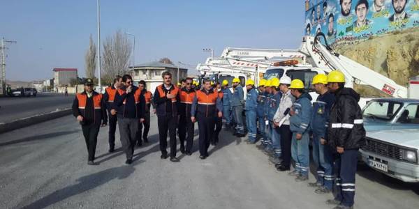 مانور مدیریت بحران شرکت توزیع برق شهرستان تفرش با حضور محمدرضا رضایی و ادارات‌ شهرستان جهت تعویض ۶ کيلومتر تیر و کابل‌های برق روستاي شهراب